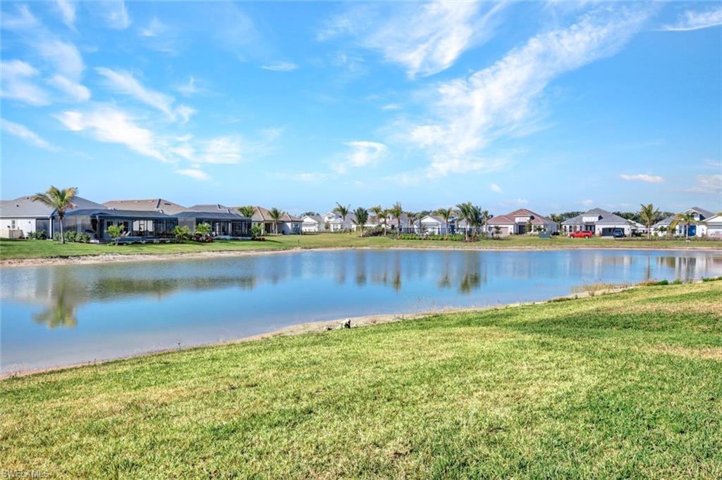 ESPLANADE LAKE CLUB - Residential