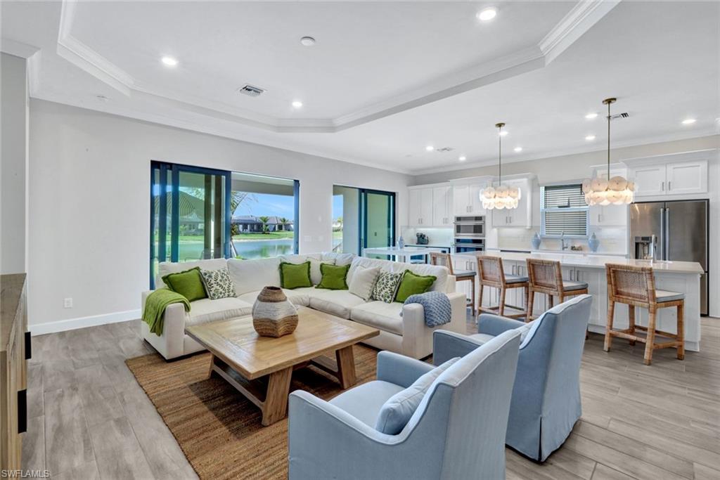 ESPLANADE LAKE CLUB - Residential