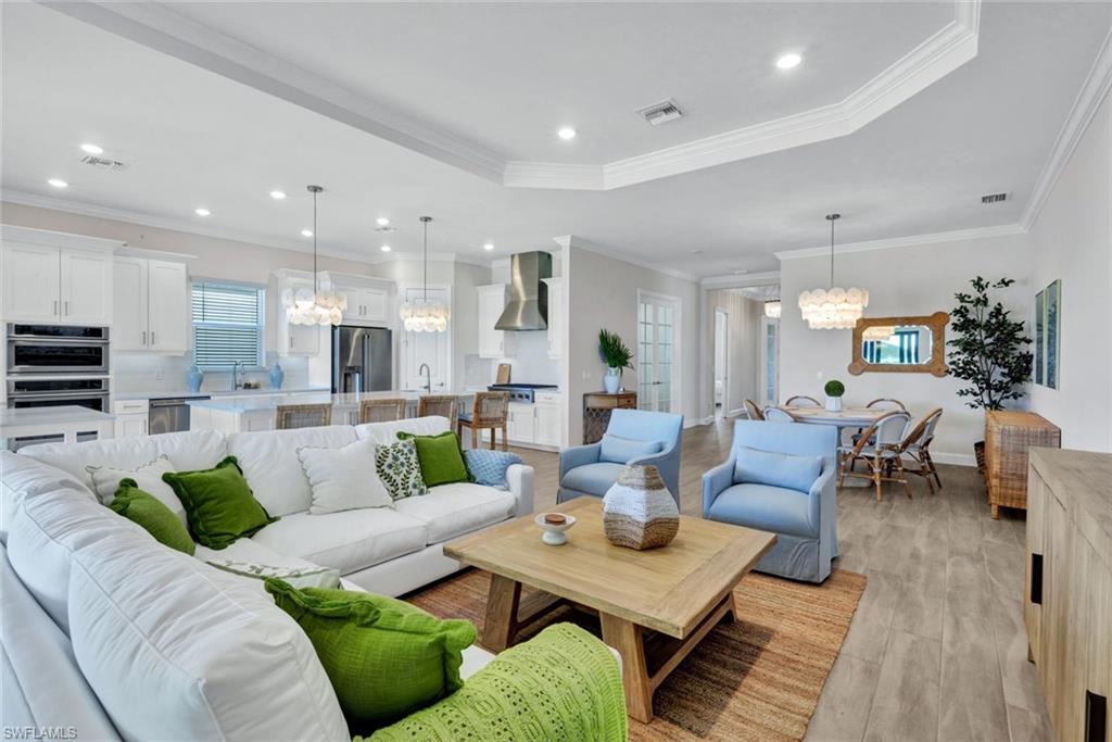 ESPLANADE LAKE CLUB - Residential