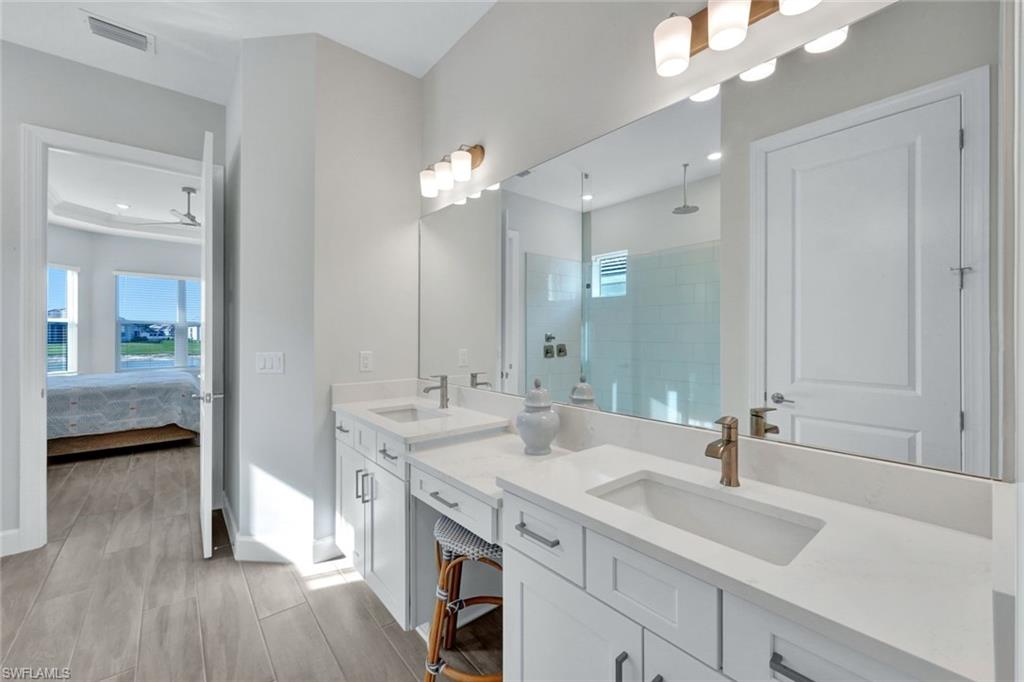 ESPLANADE LAKE CLUB - Residential