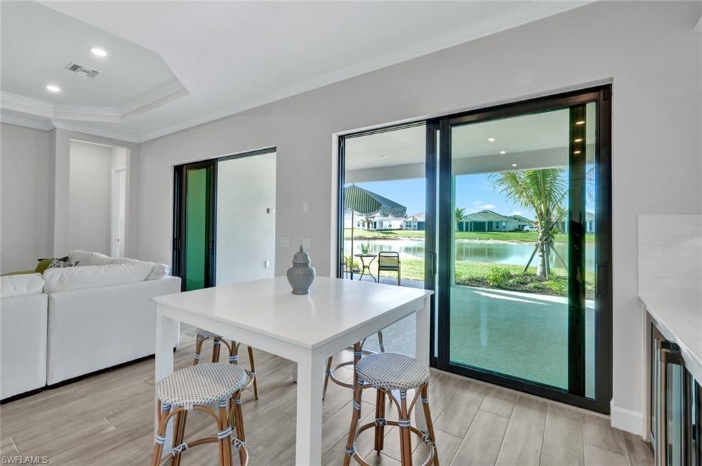 ESPLANADE LAKE CLUB - Residential