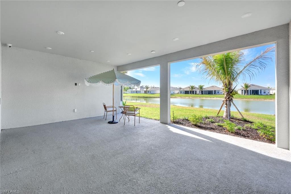 ESPLANADE LAKE CLUB - Residential