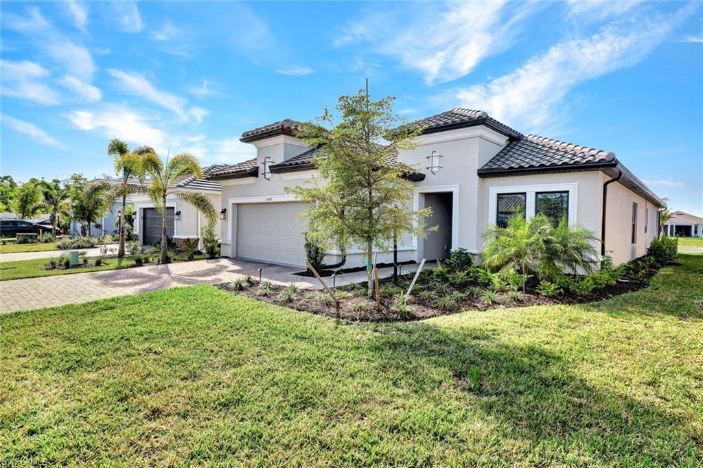 ESPLANADE LAKE CLUB - Residential