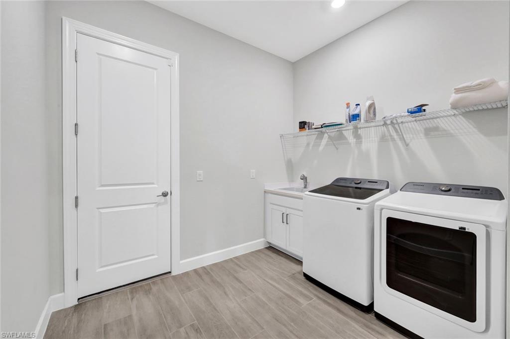 ESPLANADE LAKE CLUB - Residential