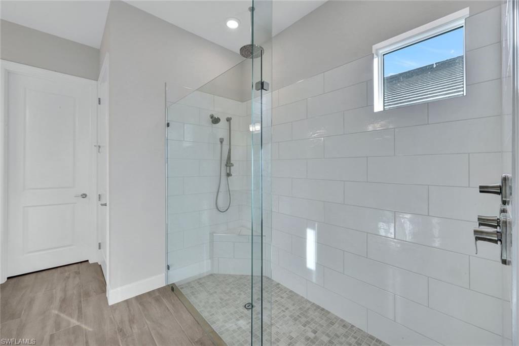 ESPLANADE LAKE CLUB - Residential