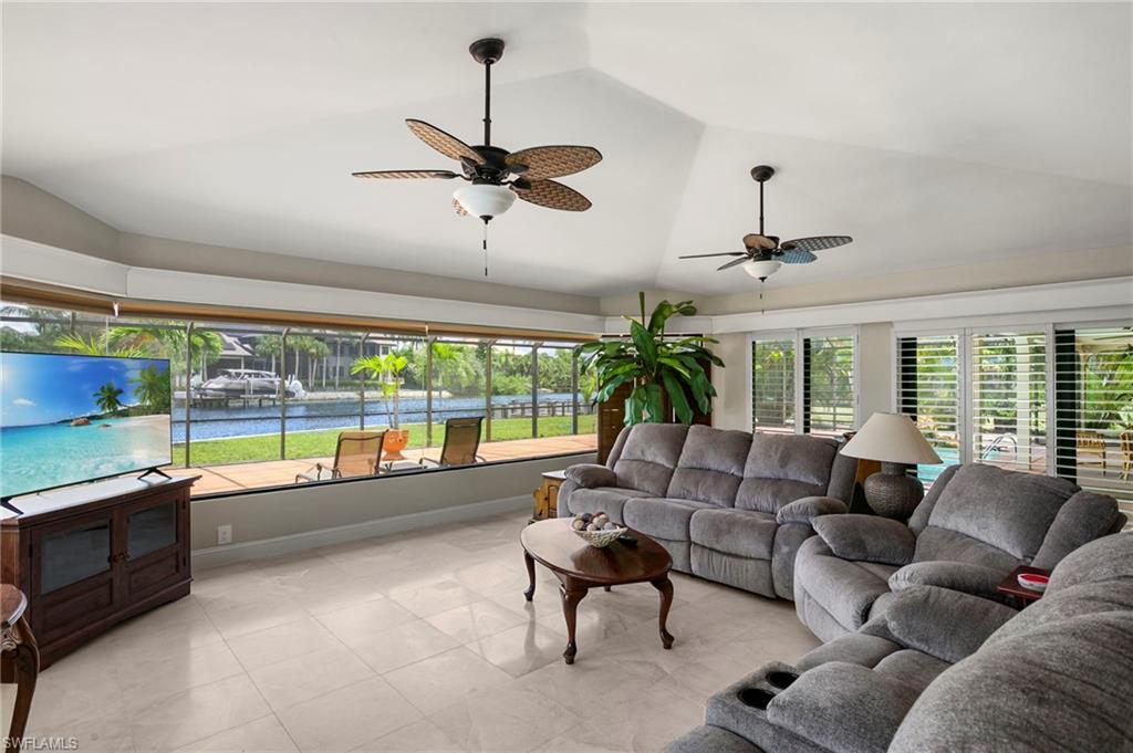 IMPERIAL SHORES - Residential
