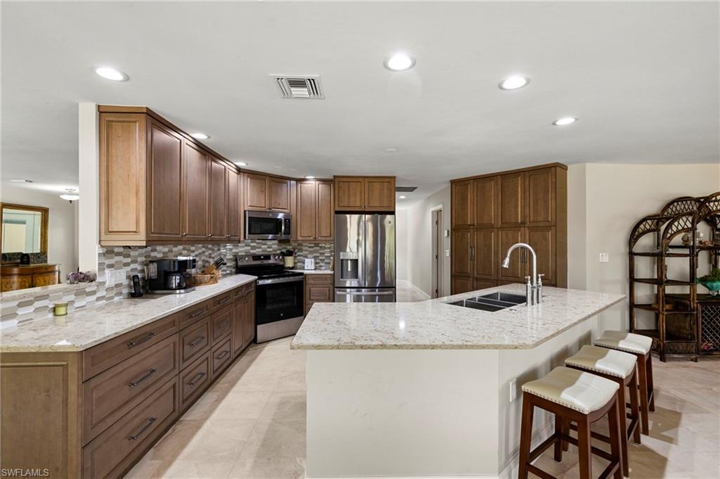 IMPERIAL SHORES - Residential