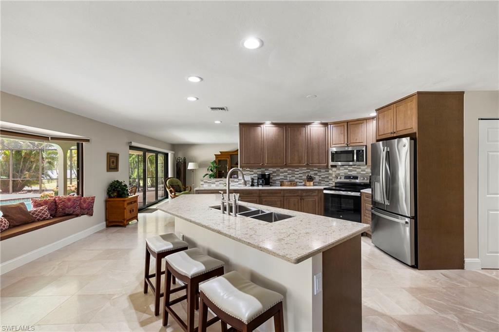 IMPERIAL SHORES - Residential
