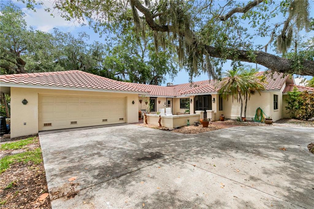 IMPERIAL SHORES - Residential