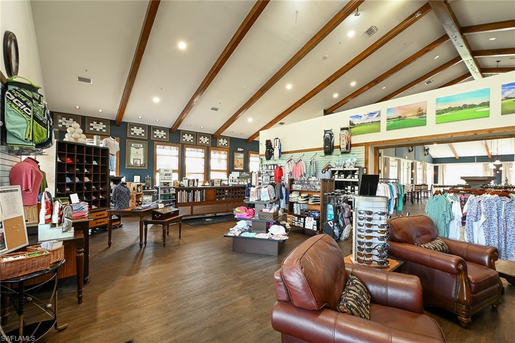 COUNTRY CLUB - Residential