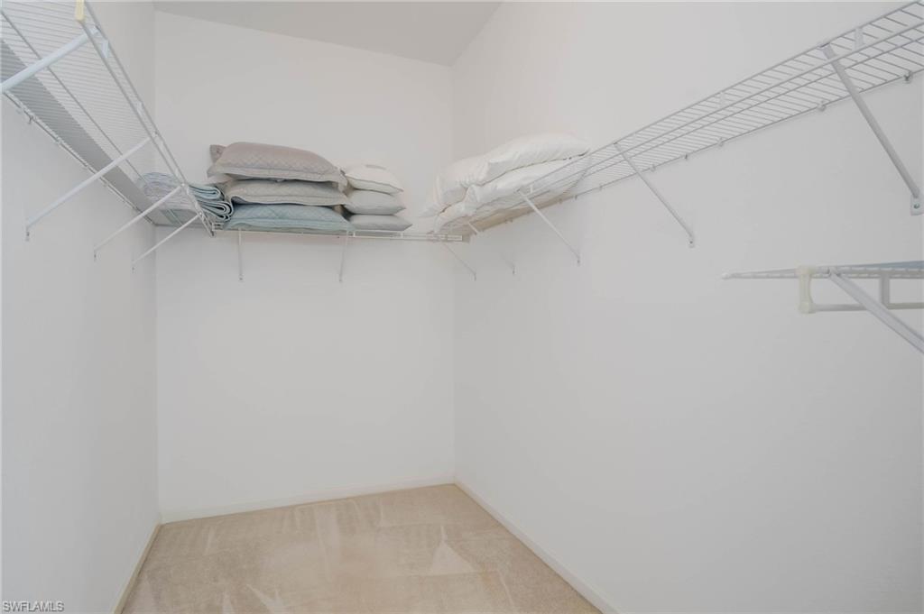 COUNTRY CLUB - Residential