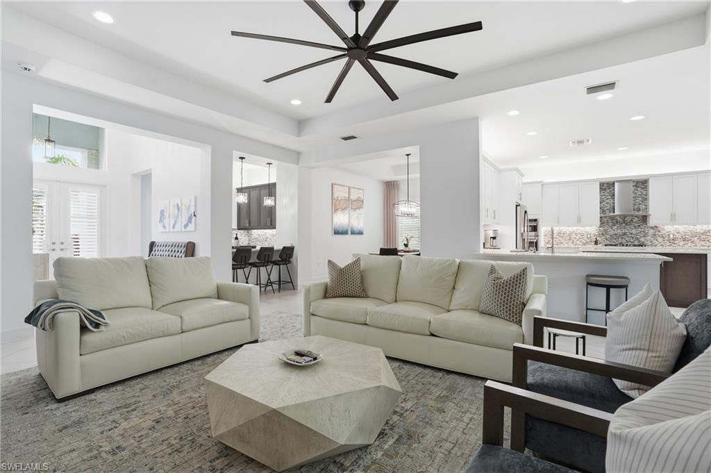 VALENCIA TRAILS - Residential