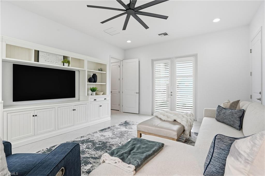 VALENCIA TRAILS - Residential