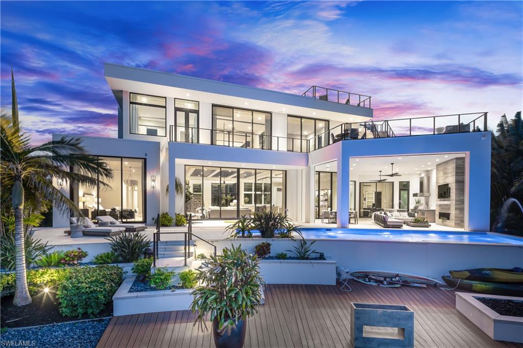 MOORINGS - Residential