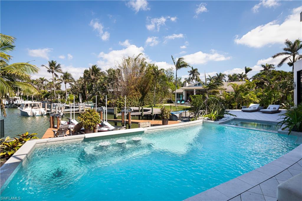 MOORINGS - Residential