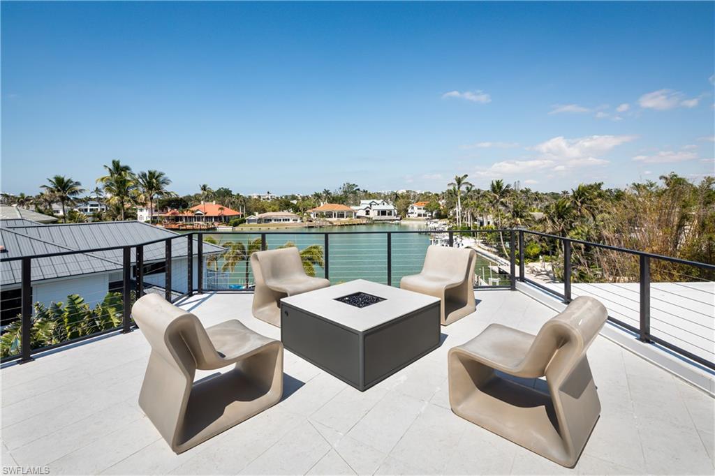 MOORINGS - Residential