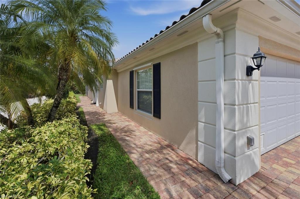 7405 Emilia LN