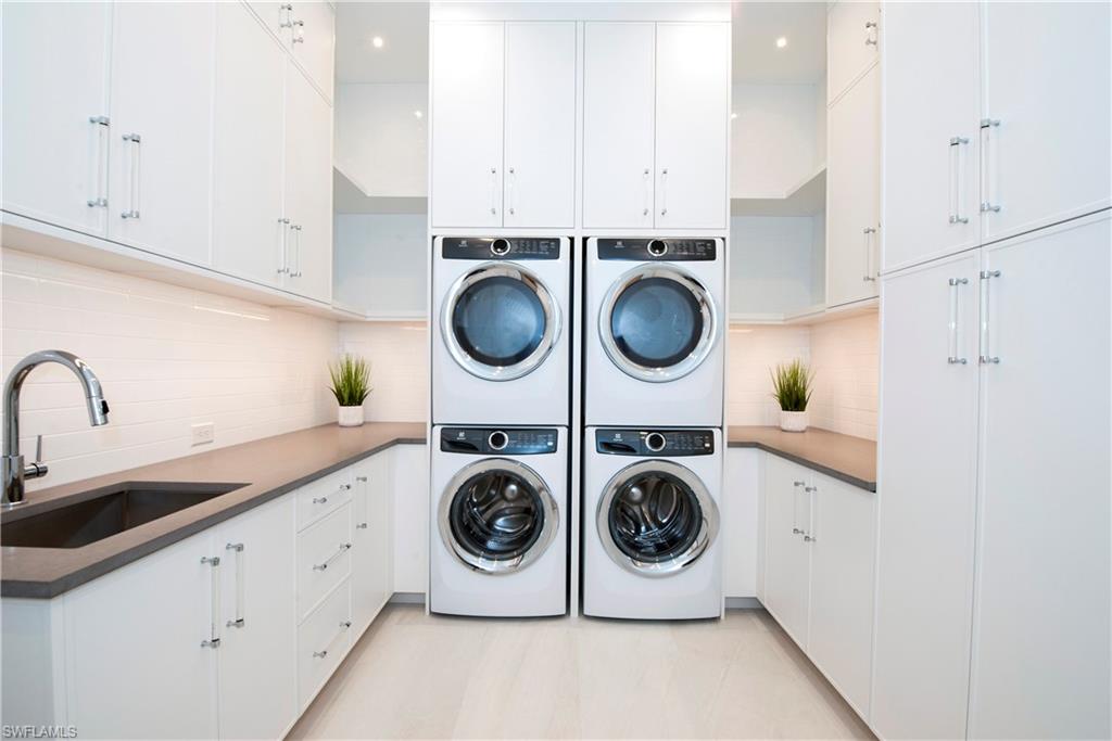 MOORINGS - Residential