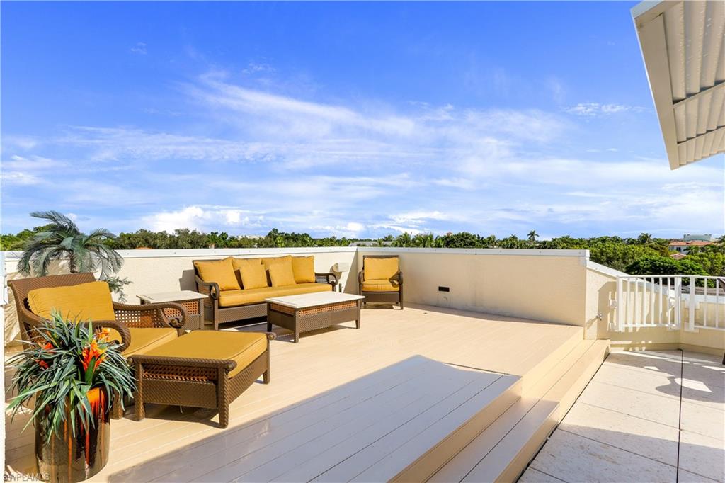 ROOFTOPS ON FOURTH - Residential