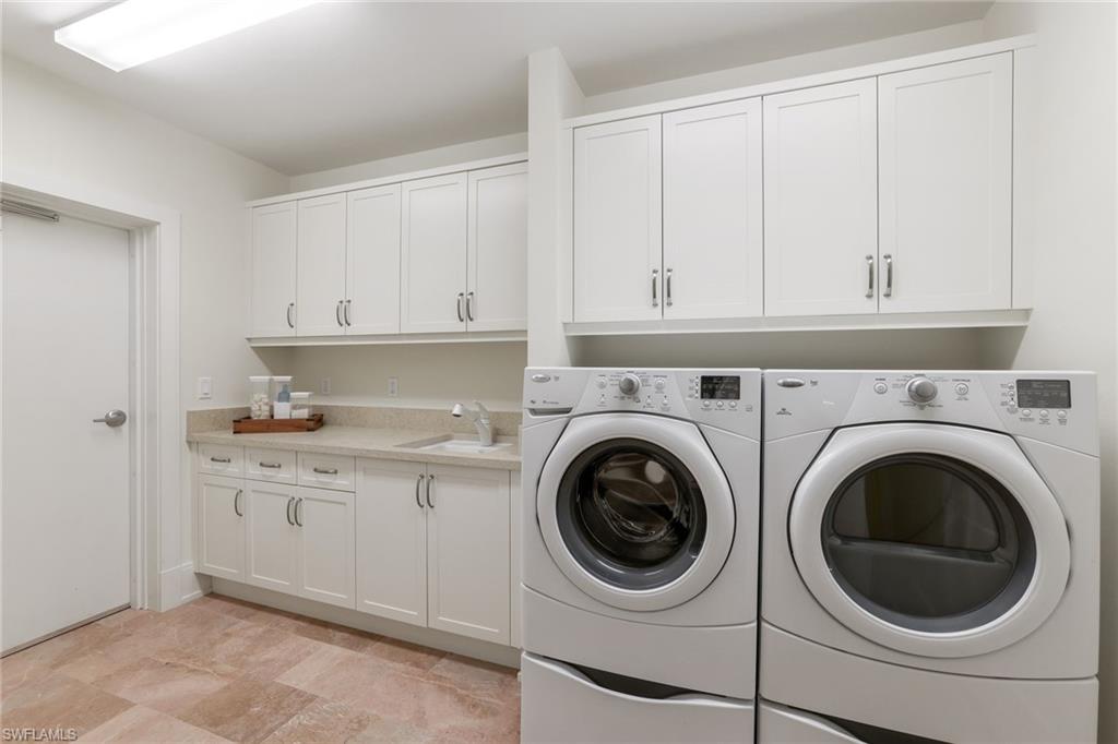 ROOFTOPS ON FOURTH - Residential