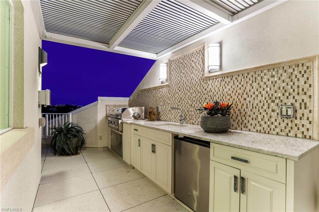 ROOFTOPS ON FOURTH - Residential