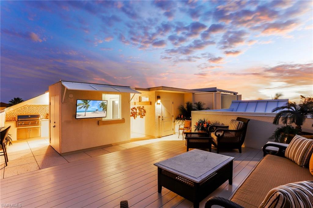 ROOFTOPS ON FOURTH - Residential