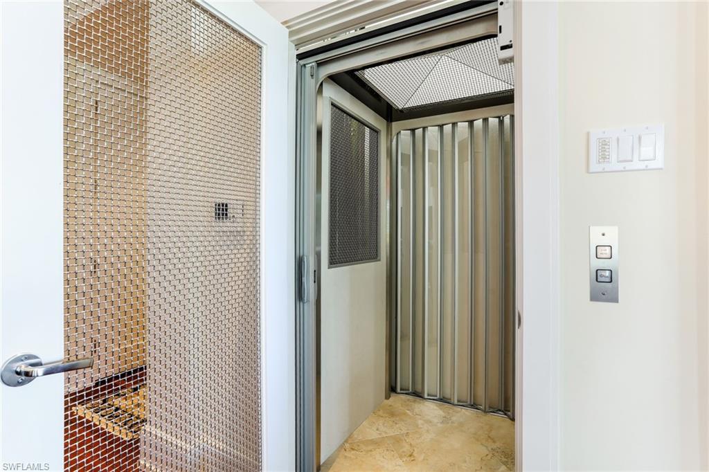 ROOFTOPS ON FOURTH - Residential