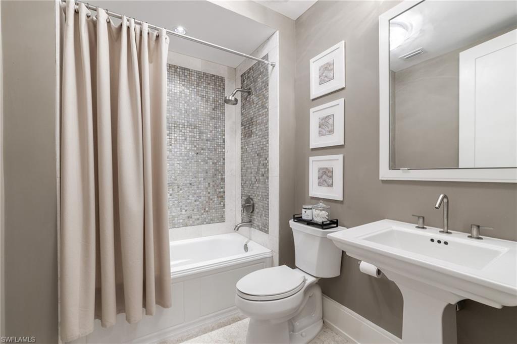 ROOFTOPS ON FOURTH - Residential