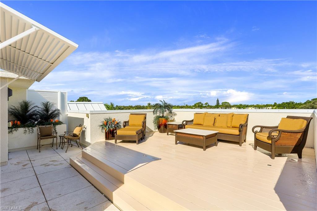 ROOFTOPS ON FOURTH - Residential