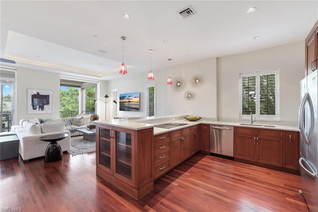 ROOFTOPS ON FOURTH - Residential