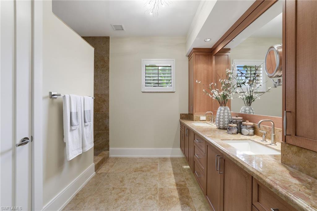 ROOFTOPS ON FOURTH - Residential