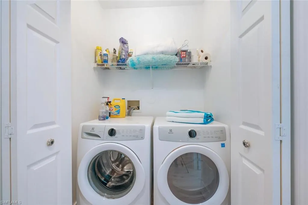 Naples, Florida 34109, United States, 2 Bedrooms Bedrooms, ,2 BathroomsBathrooms,Residential,Pending,28055