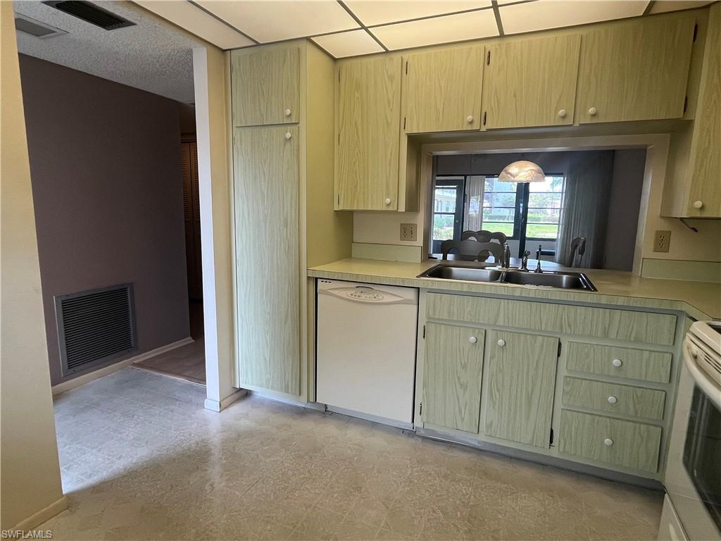 SEVEN LAKES - Residential Lease