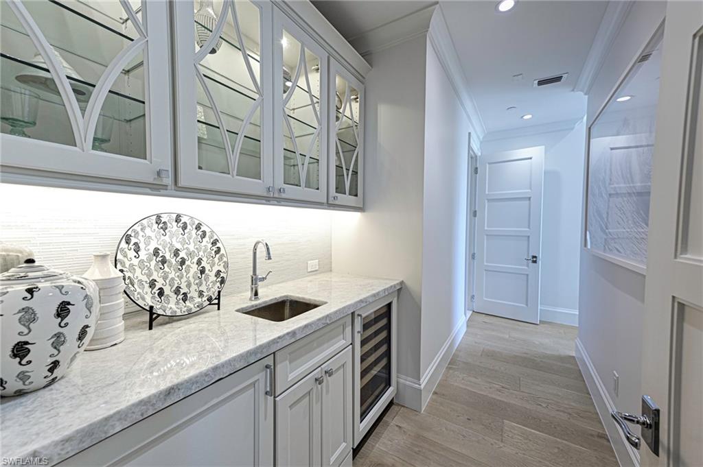 BAREFOOT BEACH - Residential