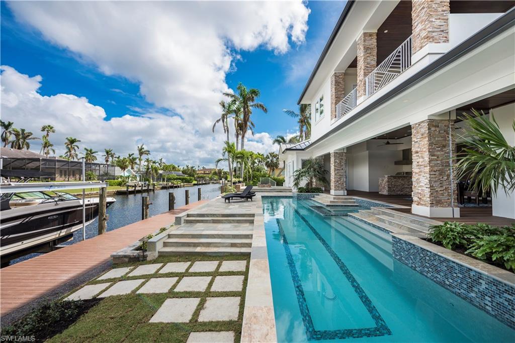 AQUALANE SHORES - Residential