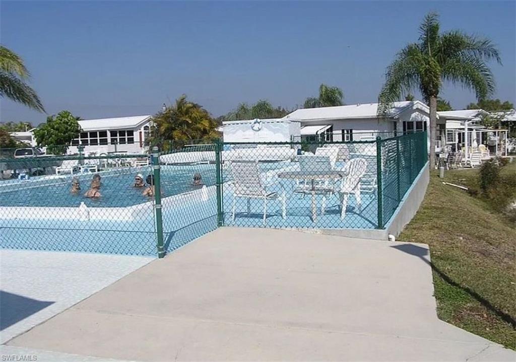 GRANADA LAKES ADULT  RV RESORT - Residential