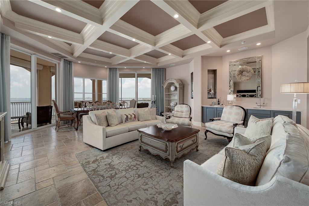 THE PARAMOUNT - Residential