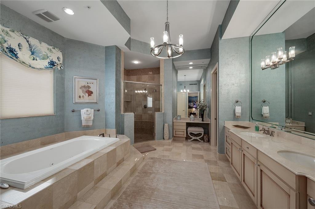 THE PARAMOUNT - Residential