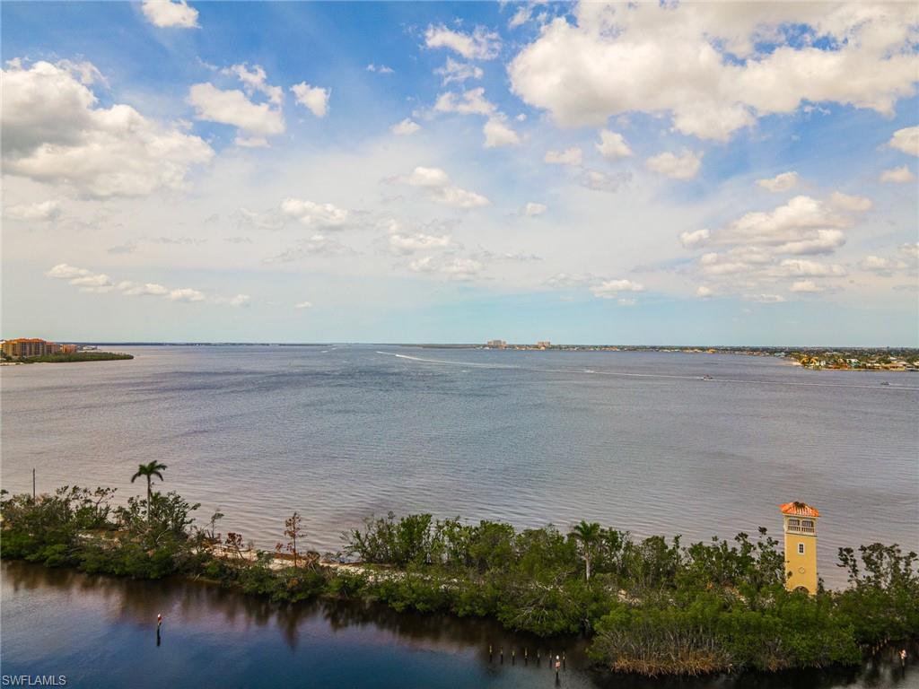 THE PARAMOUNT - Residential