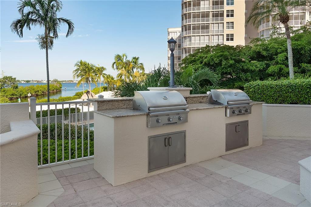 THE PARAMOUNT - Residential