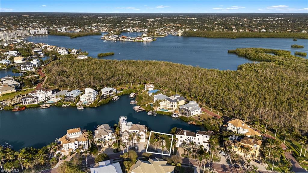 BAREFOOT BEACH - Land