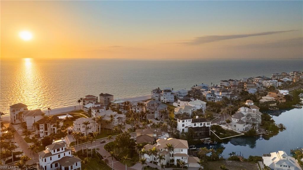 BAREFOOT BEACH - Land