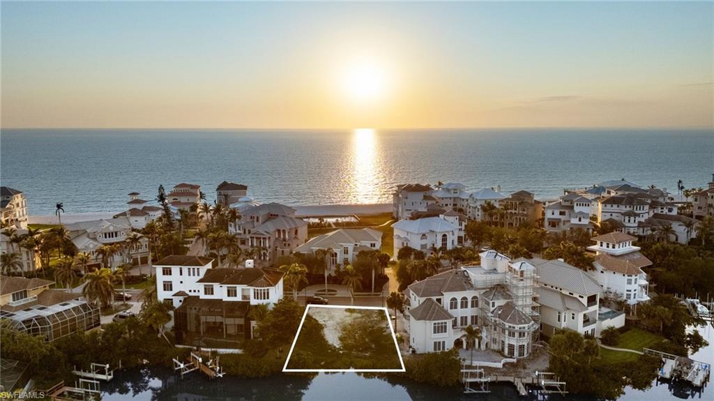 BAREFOOT BEACH - Land