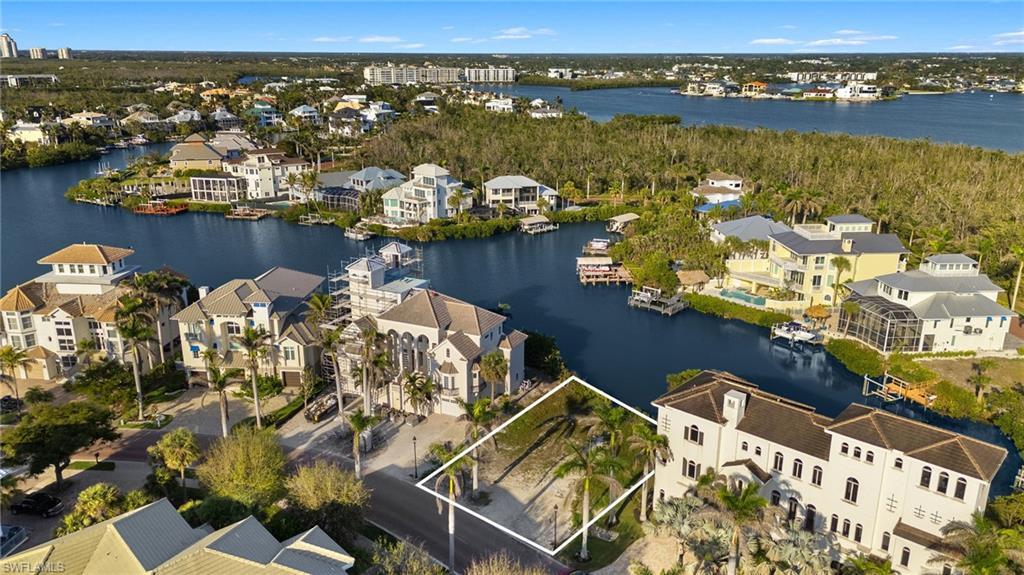 BAREFOOT BEACH - Land