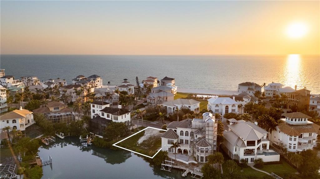 BAREFOOT BEACH - Land