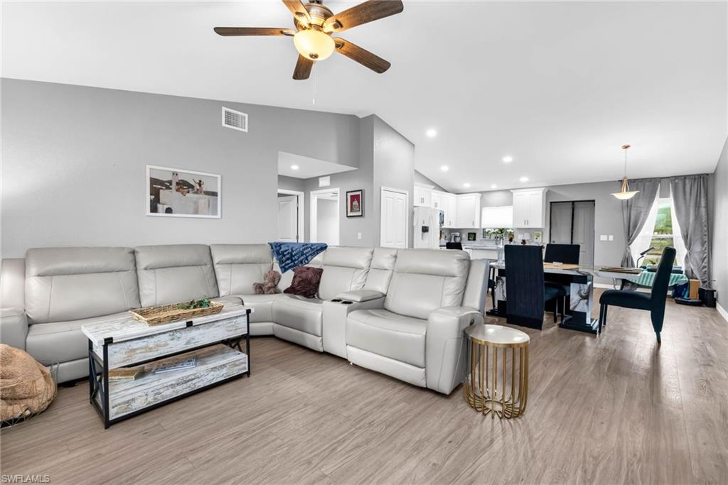 LAKE SUZY - Residential