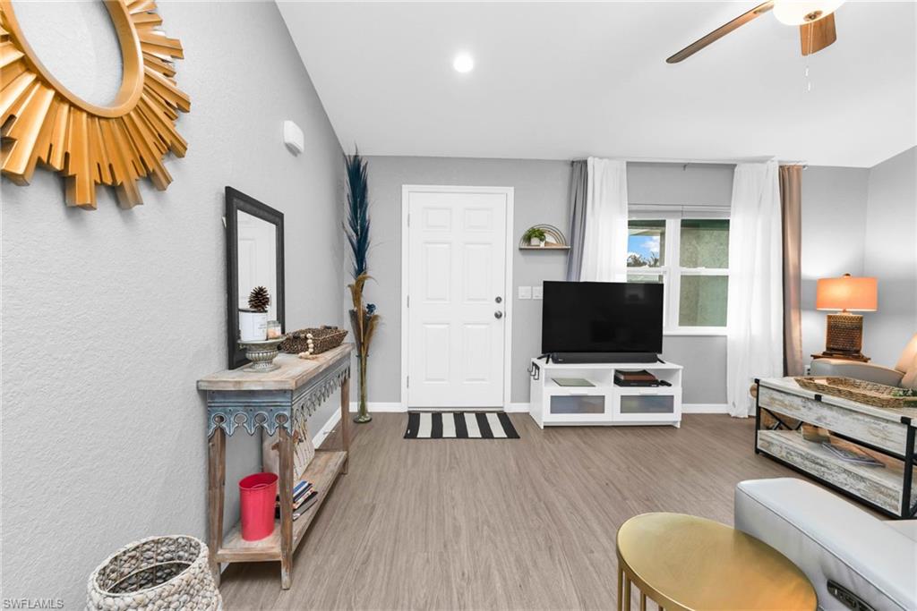 LAKE SUZY - Residential