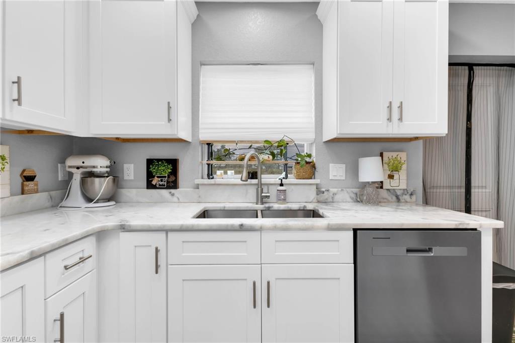 LAKE SUZY - Residential