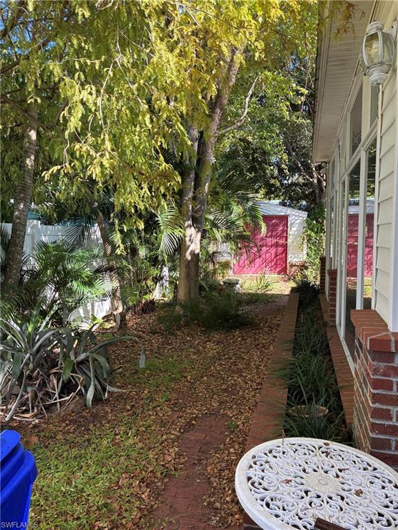 VALENCIA COURT - Residential