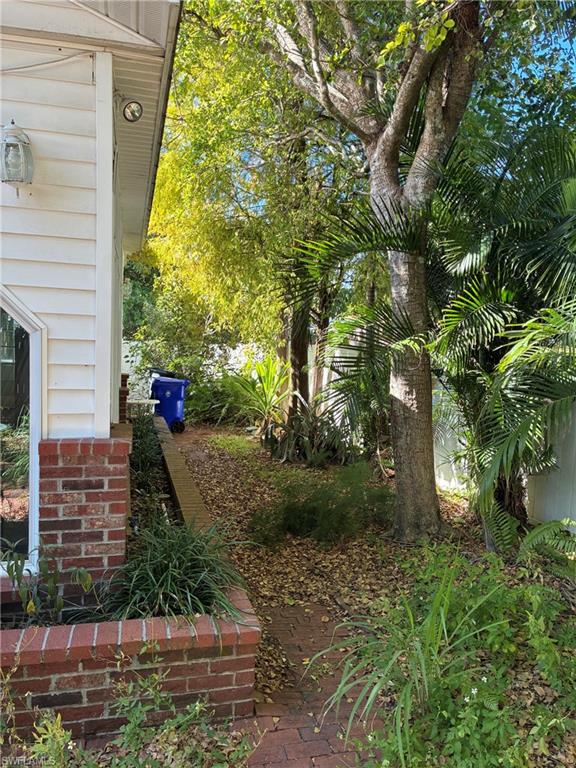 VALENCIA COURT - Residential